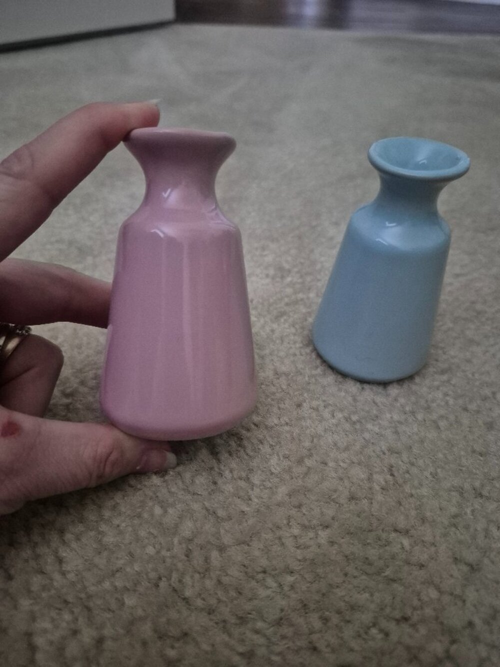 2 small ceramic vase